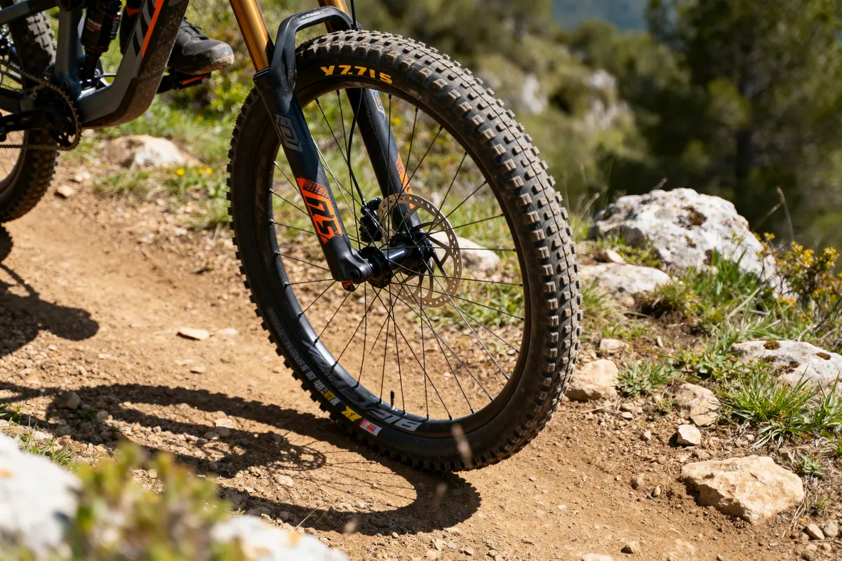 Pneu VTT 27.5 : large choix anti-crevaison pas cher