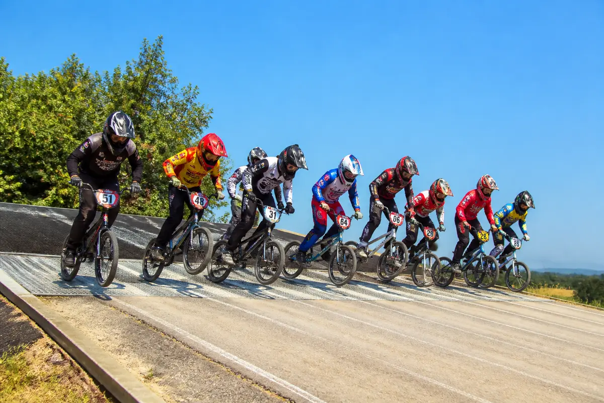 Bmx race : Comment choisir son vélo complet et accessoires ?