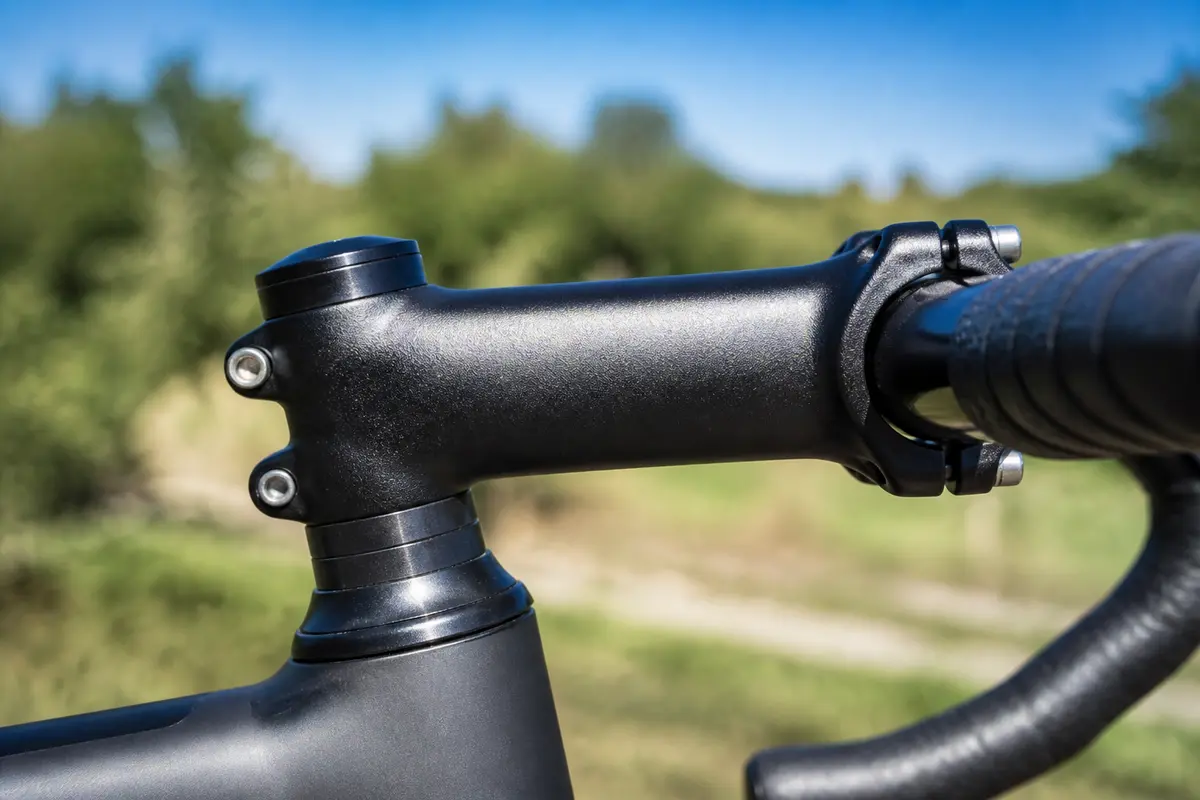 Potence vélo route : Comment bien choisir sa taille et son matériau ?